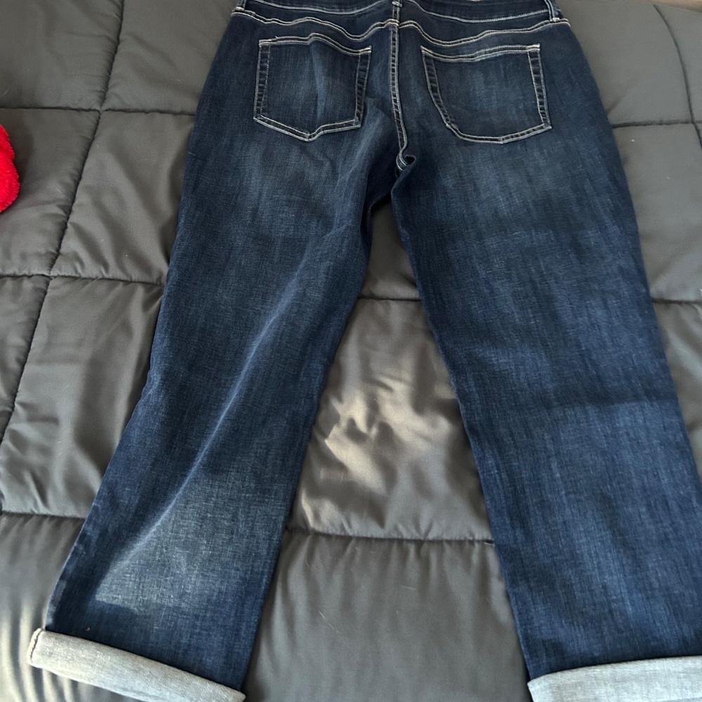 Maurices 13/14 embroidered jeans - Picture 2 of 2